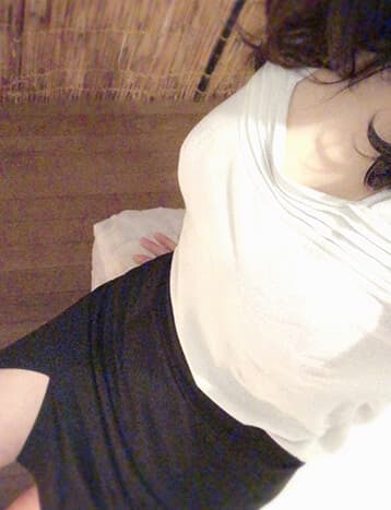 RERE GROUP (リリグループ)    松岡 那奈 (20代)