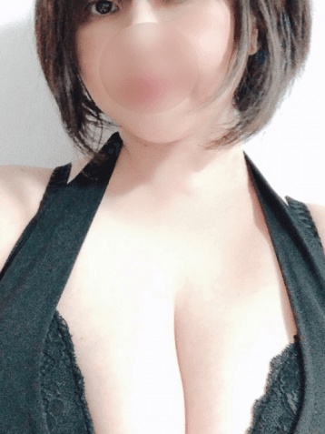 鷹見 なな