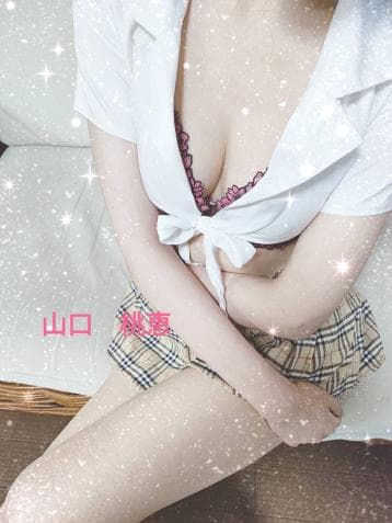 CARAT (カラット)    山口 桃恵