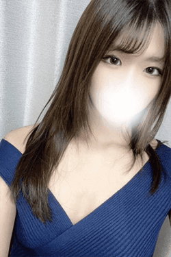 足立 りな