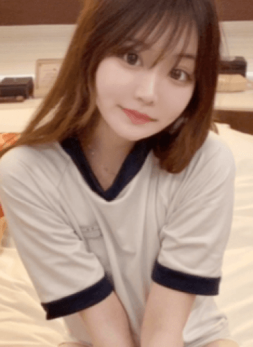中野 るりな