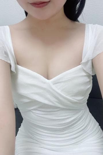 & White (アンドホワイト)    りさ