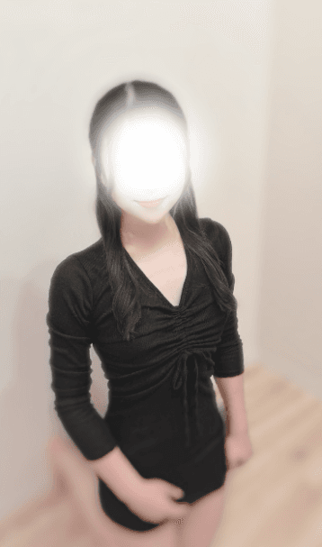 栄 まりな