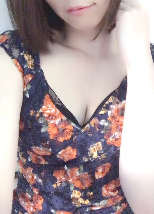 葉月 りさ